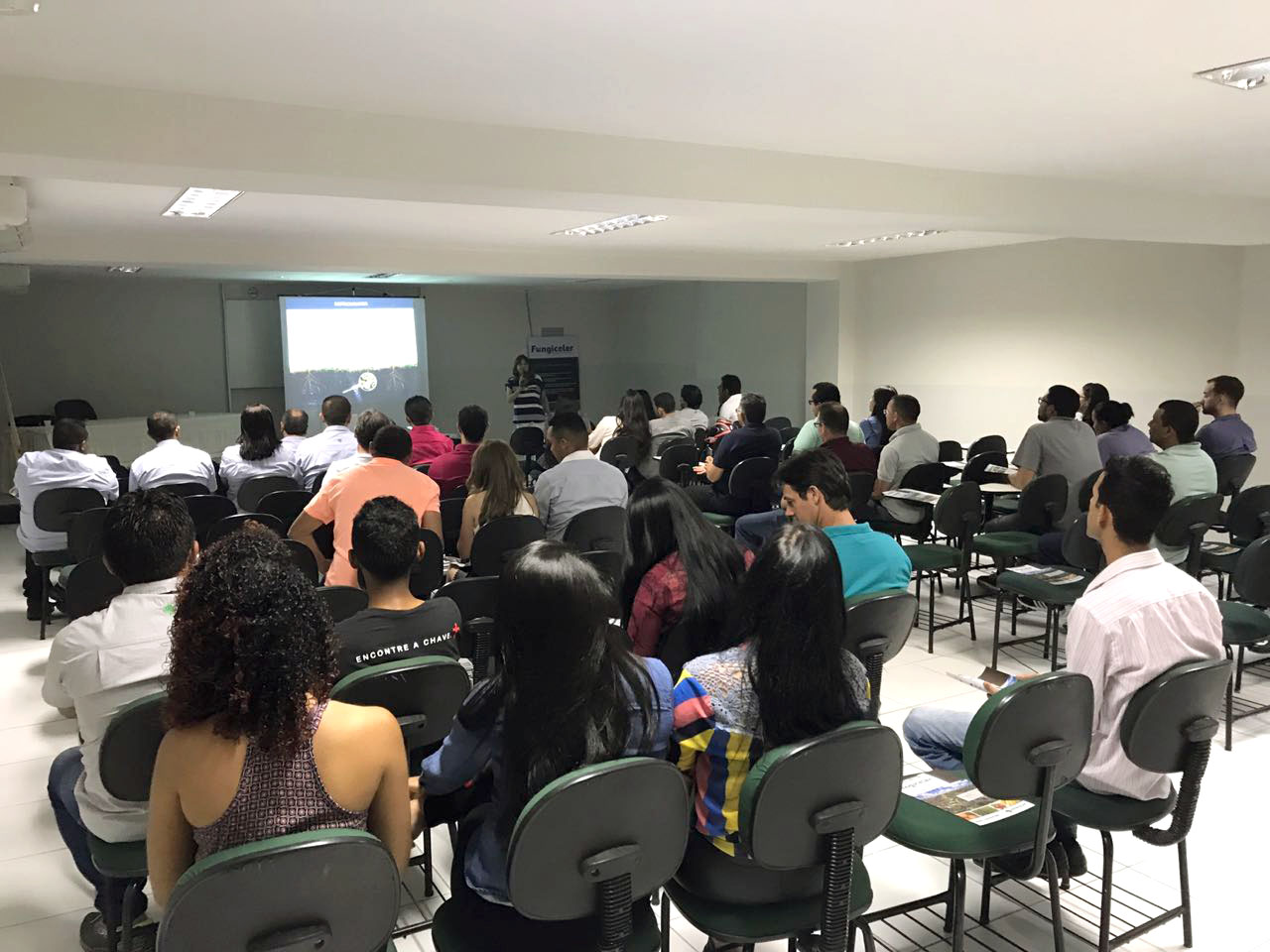 Evento leva informação e tecnologia a agricultores de Petrolina